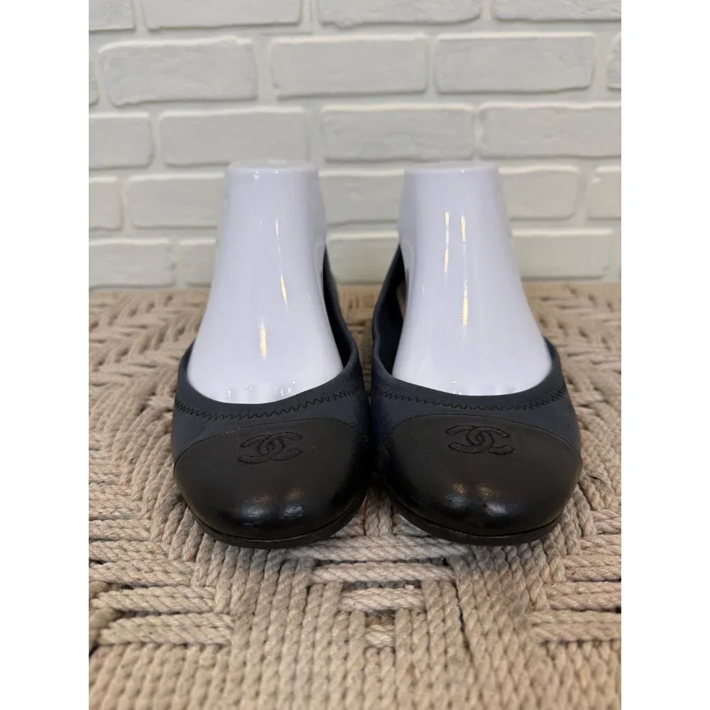 Vintage Chanel CC Cap-Toe Ballerina Flats Navy Black Leather Size 38